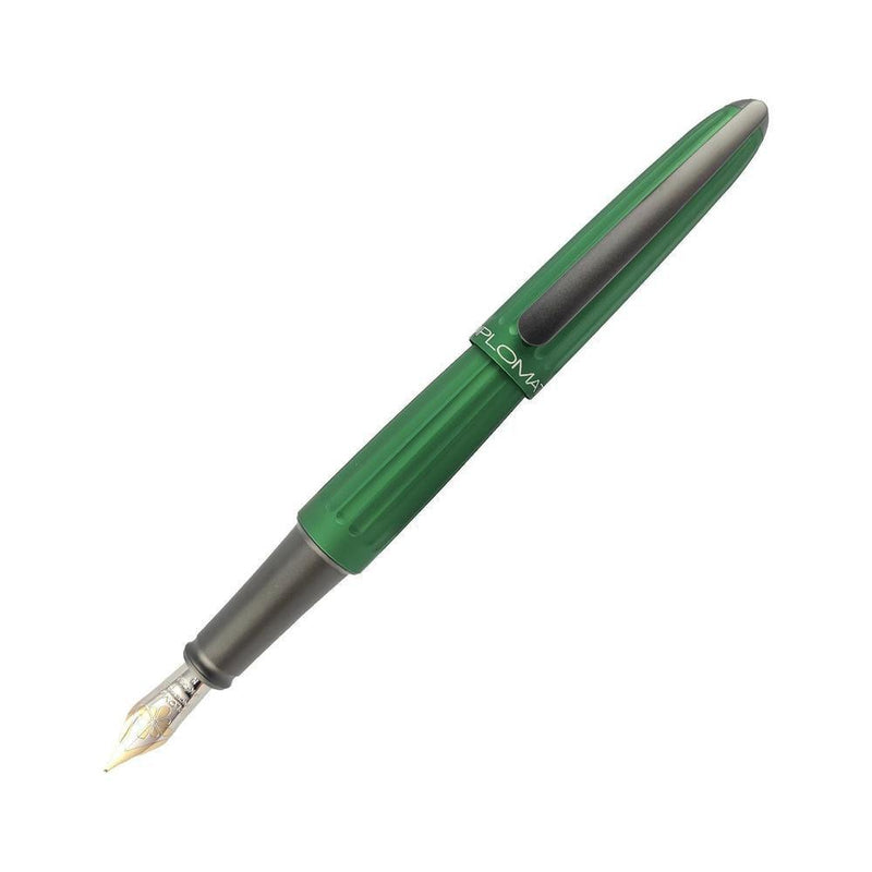 Diplomat Aero Green Fountain Pen - Pen with Exposed Nib | EndlessPens