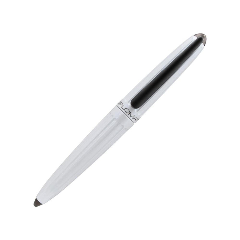 Diplomat Aero Lacquered White Fountain Pen - Pen with Cap Cover | EndlessPens