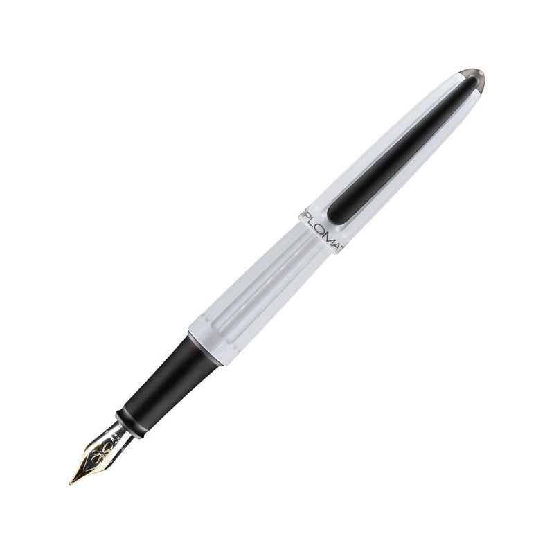 Diplomat Aero Lacquered White Fountain Pen - Pen with Exposed Nib | EndlessPens