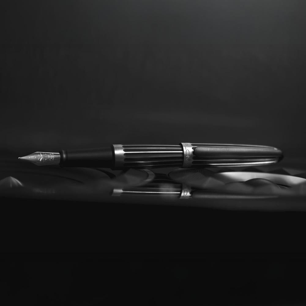 Diplomat Aero Stripes Black Fountain Pen With Pen Pouch | Octopus