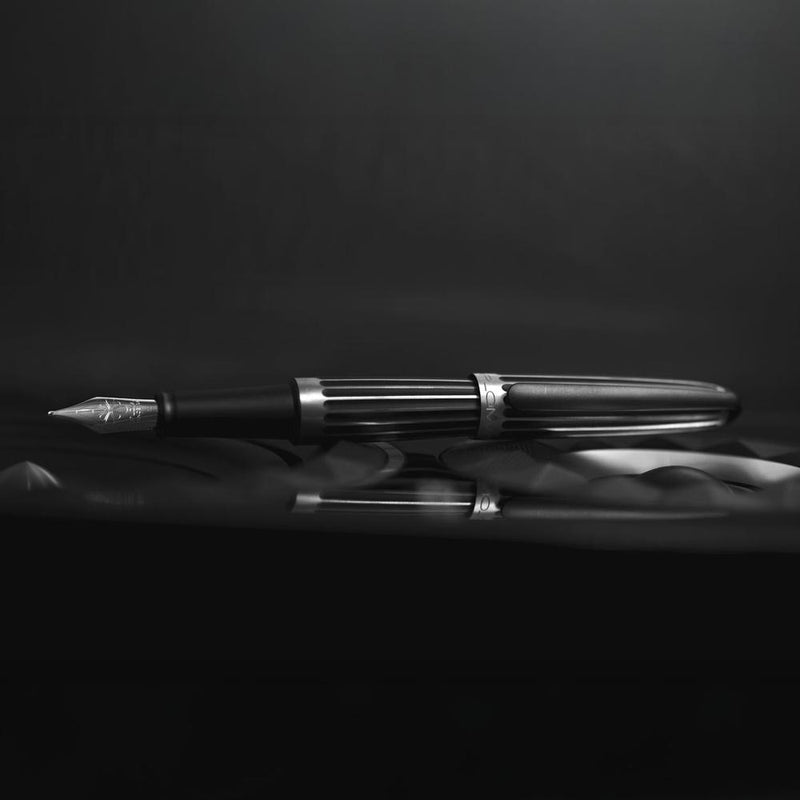 Diplomat Fountain Pen - Aero Stripes Black