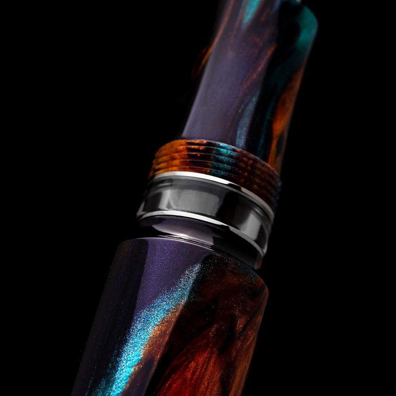 Leonardo Supernova Bohemian Twilight Fountain Pen (screw cap close up view)