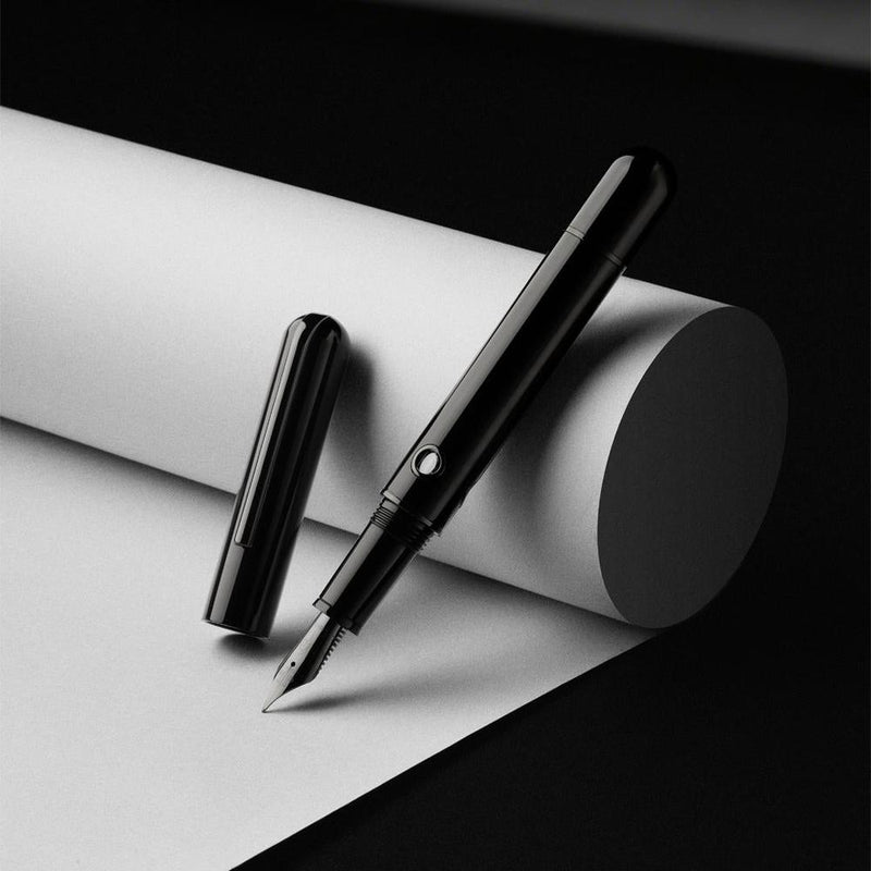 Nahvalur (Narwhal) Fountain Pen - Nautilus (Plongeur Shape) - Cephalopod Black