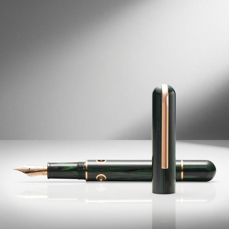 Nahvalur (Narwhal) Fountain Pen - Nautilus (Plongeur Shape) - Chelonia Green