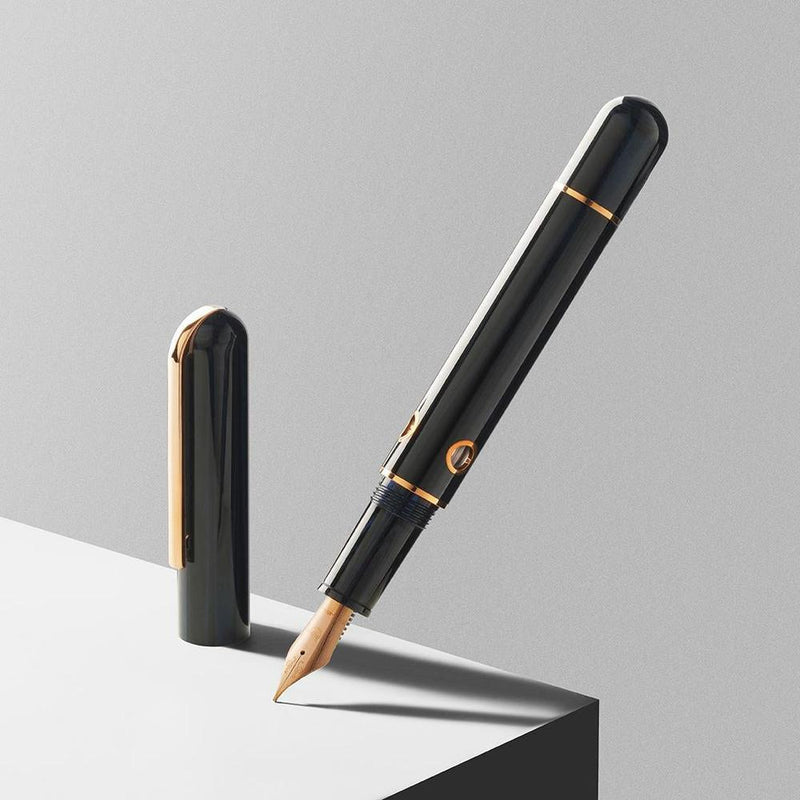 Nahvalur (Narwhal) Fountain Pen - Nautilus (Plongeur Shape) - Maylandia Blue