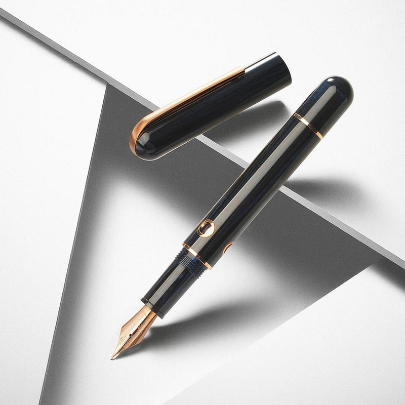Nahvalur (Narwhal) Fountain Pen - Nautilus (Plongeur Shape) - Maylandia Blue