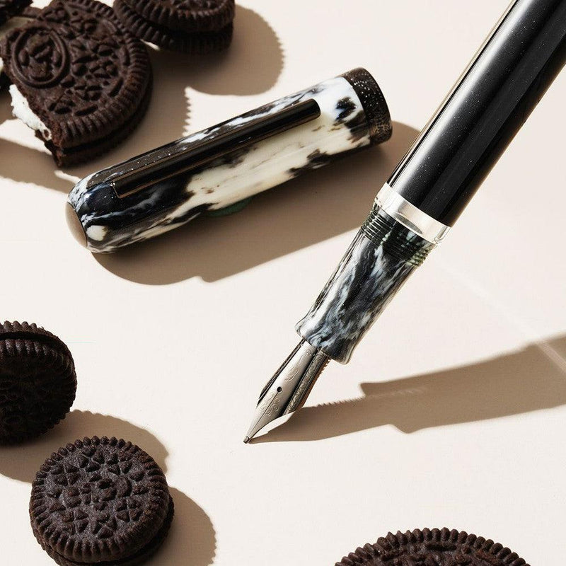 Nahvalur (Narwhal) Fountain Pen - Voyage - Cookies and Cream