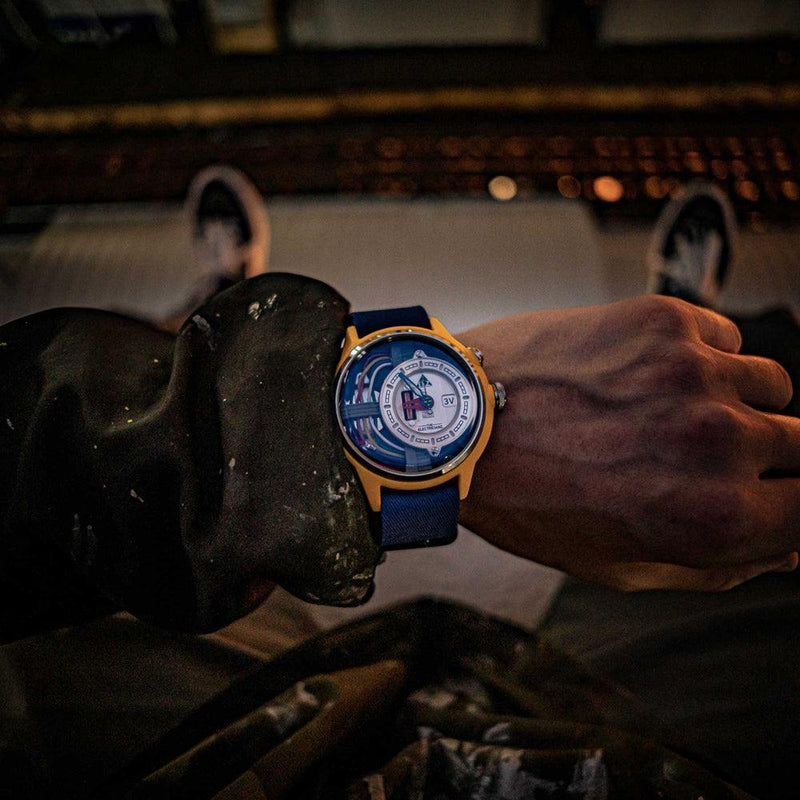 The Electricianz CableZ Nato Watch (a person wearing the wristwatch)